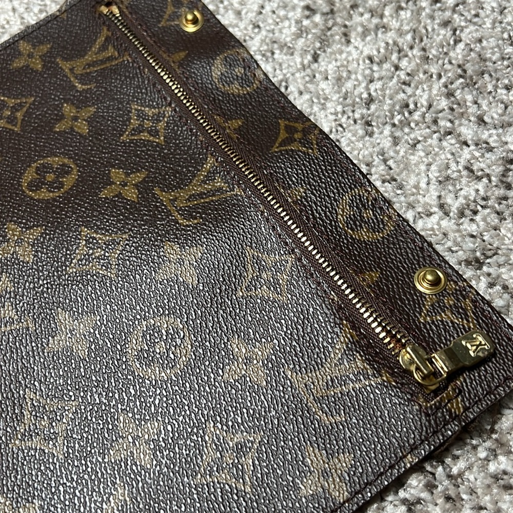 Louis Vuitton Randonnee pouch - Picture 10 of 11